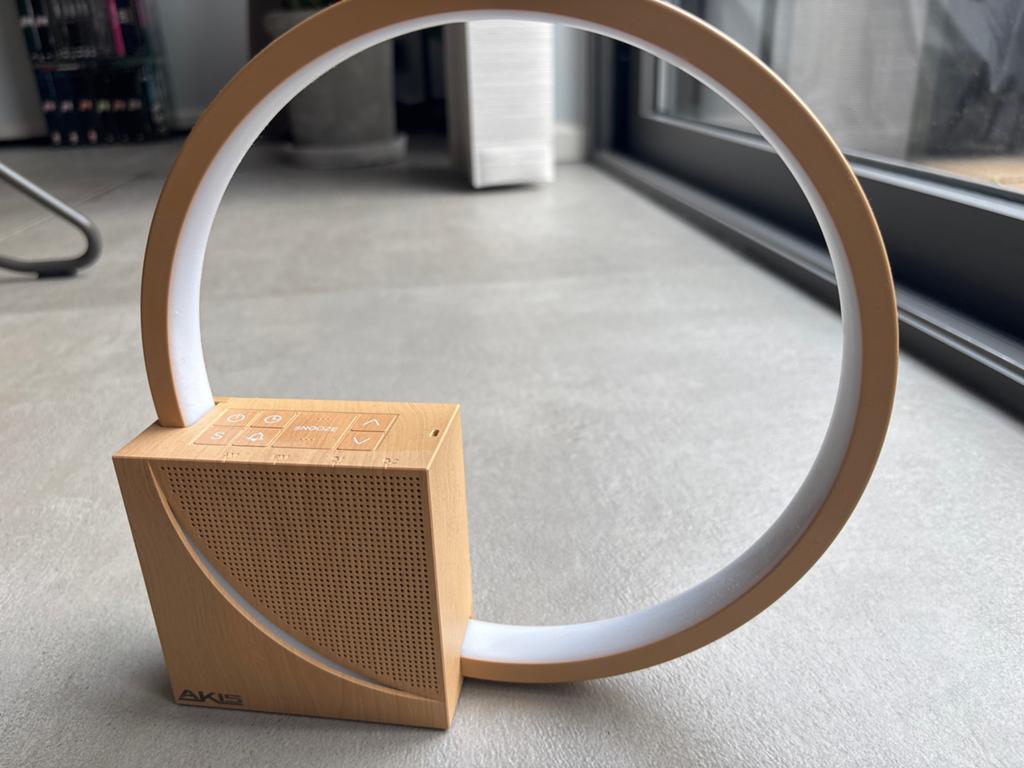 AKIS LED Lamp met Bluetooth Speaker en Wekker, Ophalen of Verzenden, Zo goed als nieuw, Hout