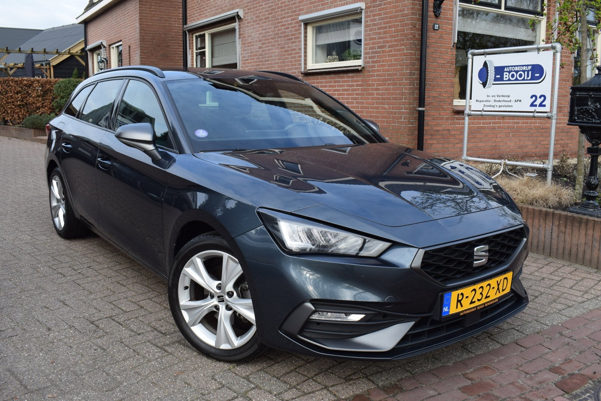 Seat Leon Sportstourer 1.5 eTSI FR Business Intense AUTOM/AD, Auto's, 4 cilinders, Leon, Leder en Stof, Lichtsensor