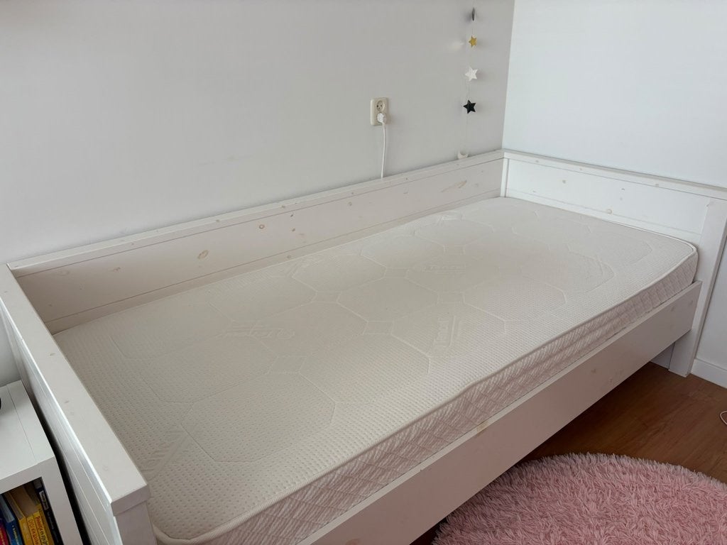 Eenpersoonsbed met lattenbodem en matras, Ophalen, Eenpersoons, Hout, 100 cm