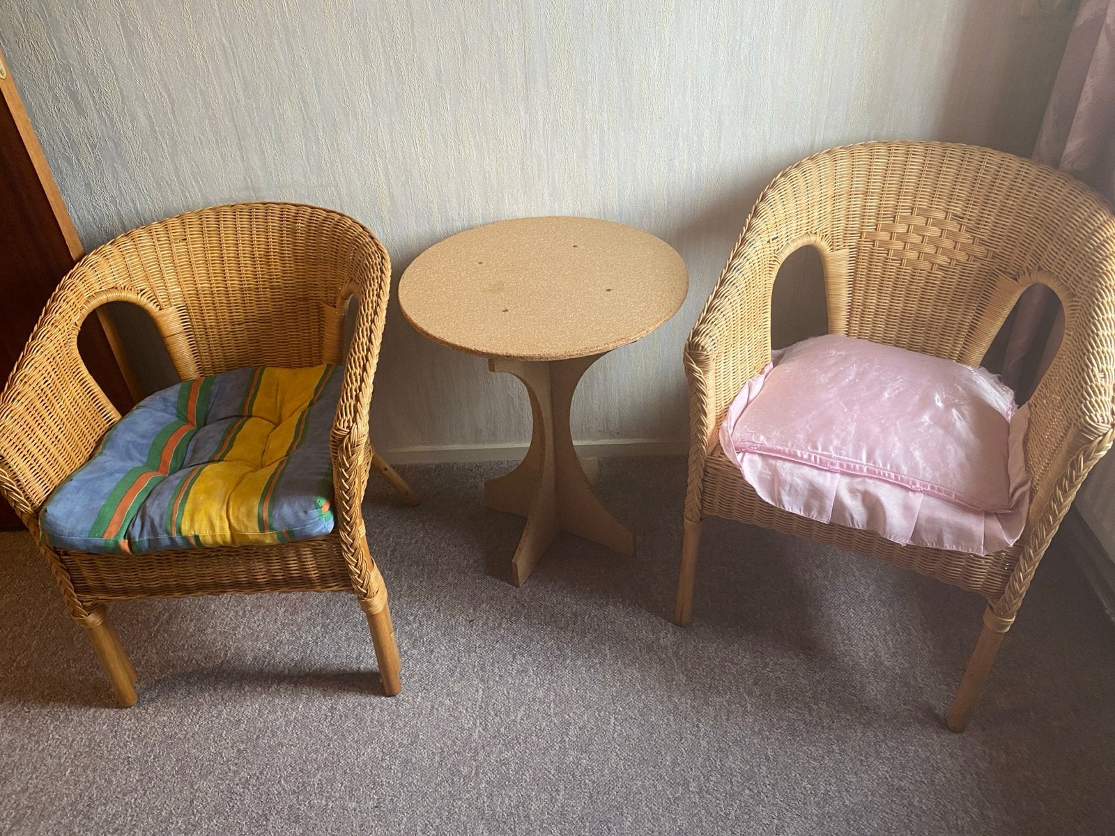 Gezellige rotan set: tafeltje met 2 stoelen, Ophalen, Gebruikt, Twee, Overige kleuren