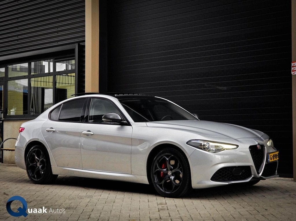 Alfa Romeo Giulia 2.0 T AWD Veloce | PANO | CARBON | CARPLAY, Automaat, 745 kg, Euro 6, 1505 kg