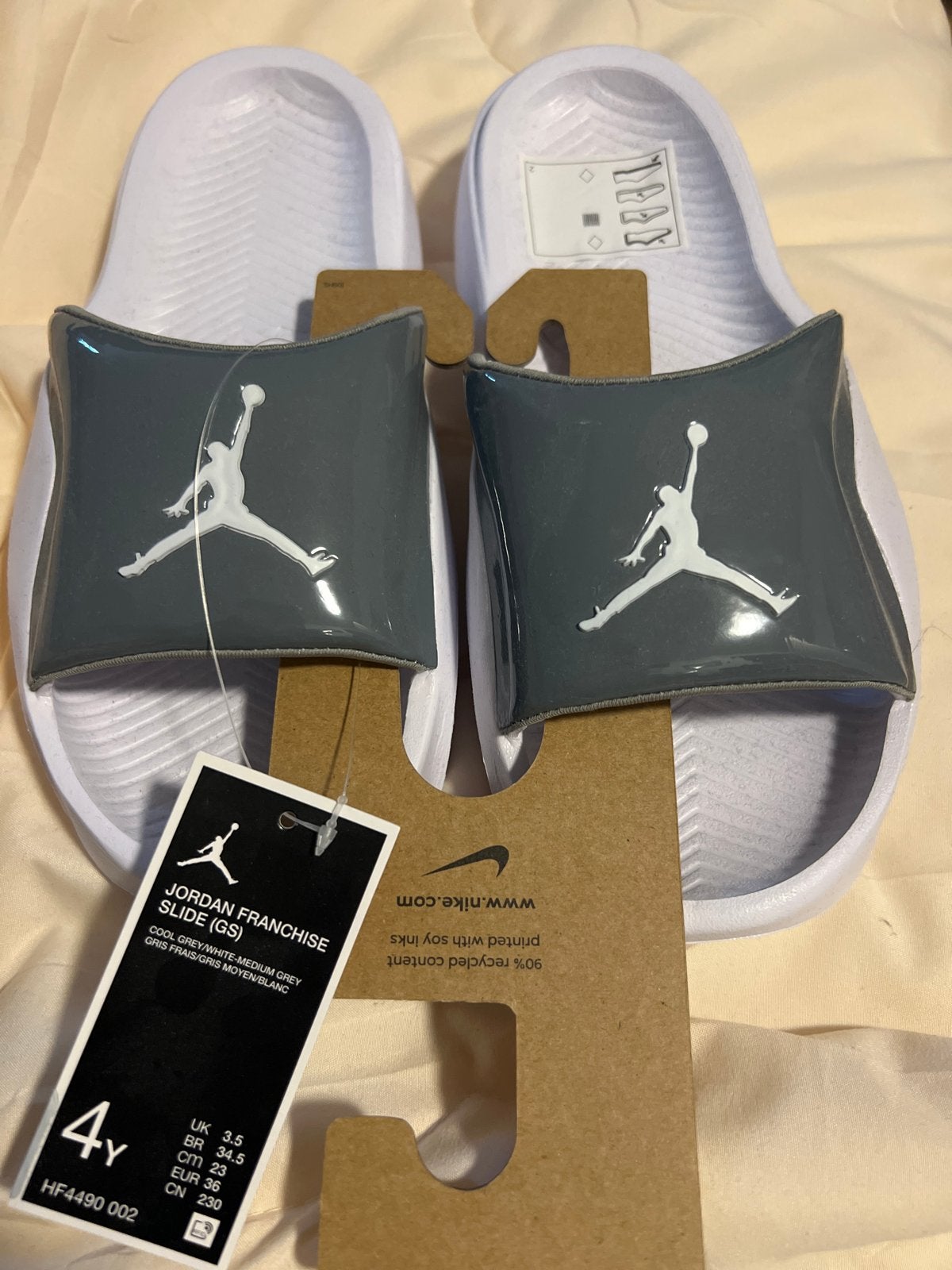 Nike Jordan Franchise Slide (GS) Cool Grey White, Kinderen en Baby's, Ophalen of Verzenden, Nieuw, Jongen of Meisje, Schoenen