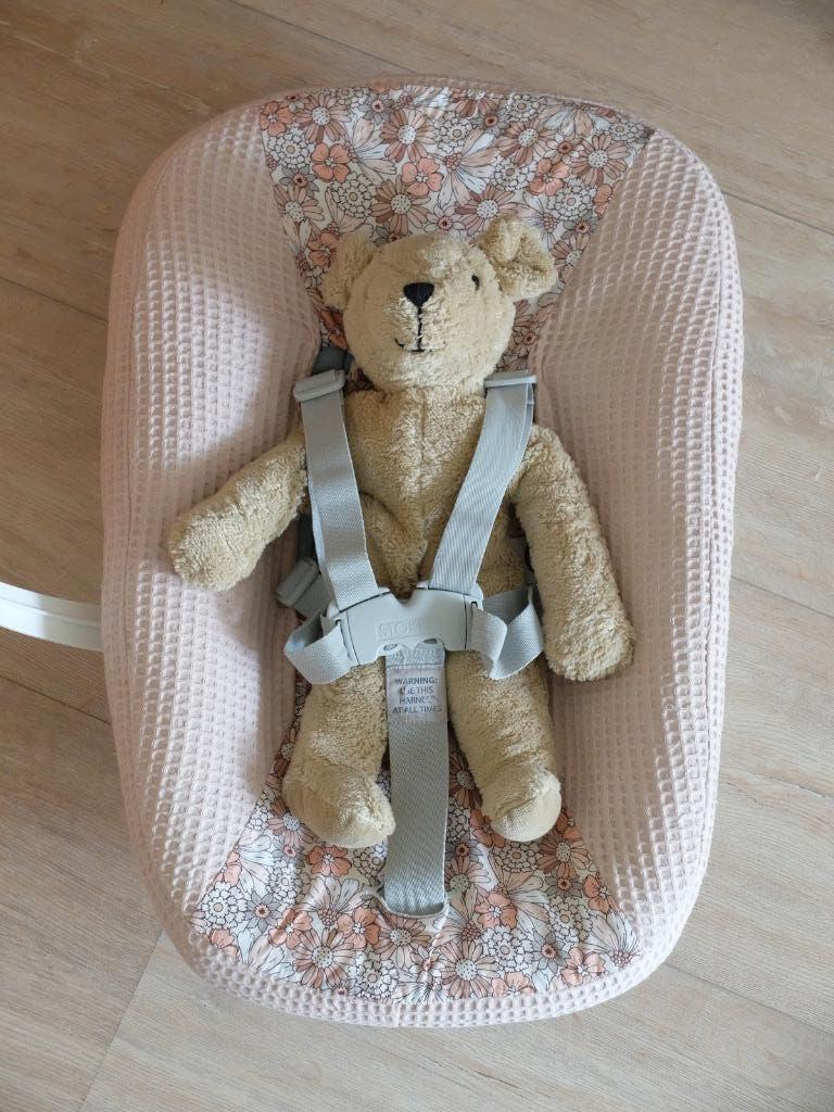 Stokke Newborn set v2 kuipje met 2 extra hoezen en speelboog, Ophalen of Verzenden, Zo goed als nieuw, Overige typen, Gordel(s)