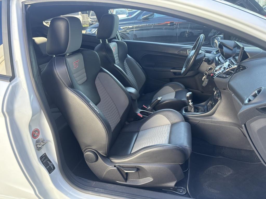Ford Fiesta 1.6 ST2 Recaro Carplay Stoelverwarming, Auto's, Ford, Gebruikt, 4 cilinders, Bedrijf, Handgeschakeld