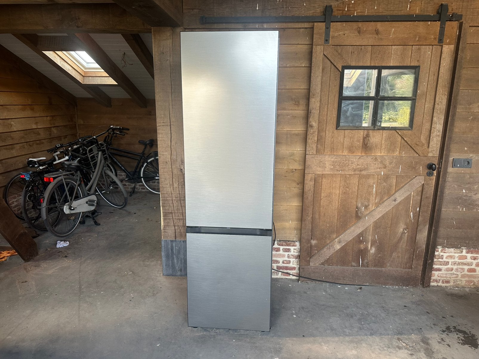 Foto 6 van Vrijwel nieuwe Samsung koel-vriescombinatie 387L SmartThings
