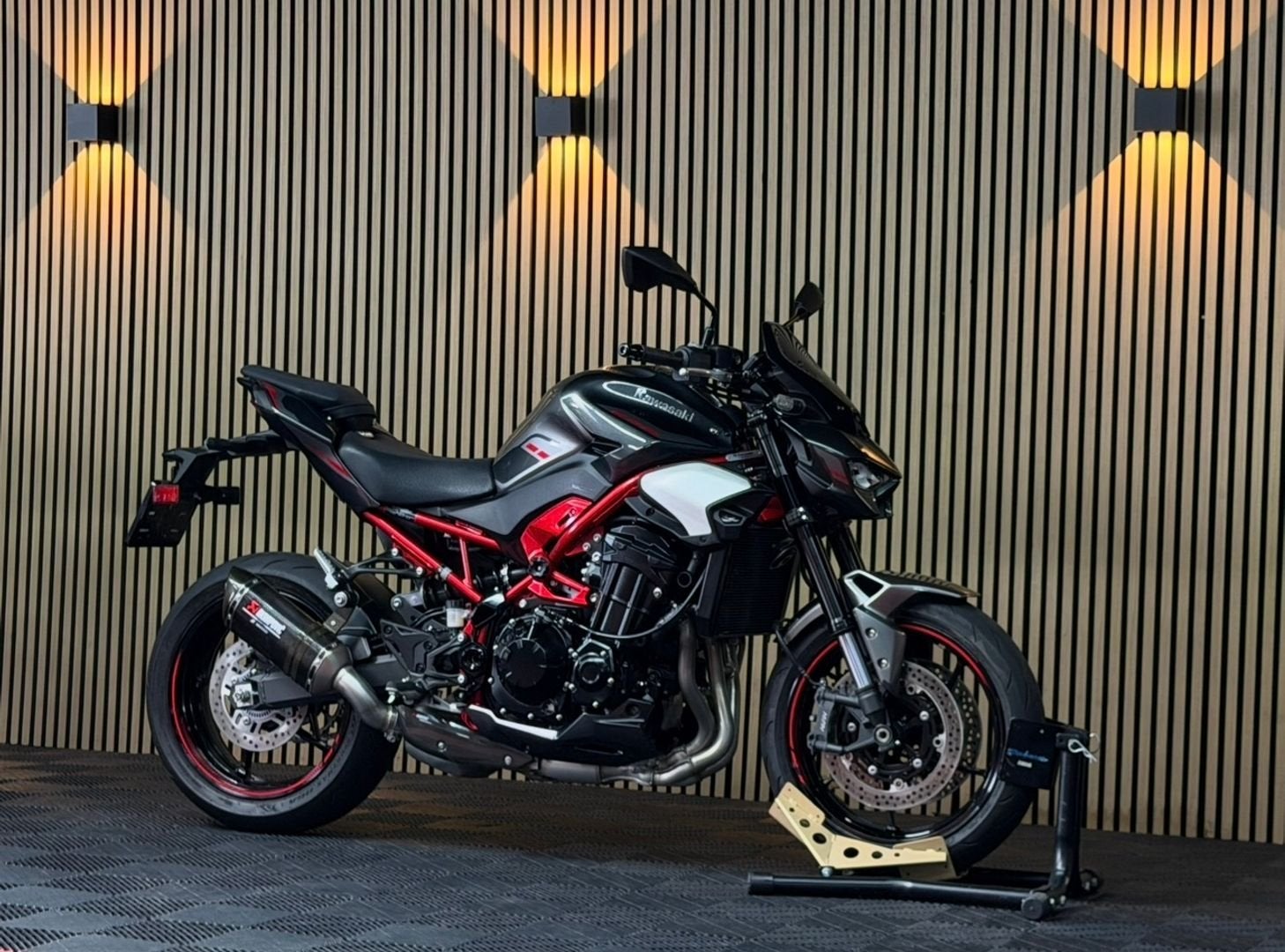 KAWASAKI Z900 PERFORMANCE (bj 2025) 6,999 km