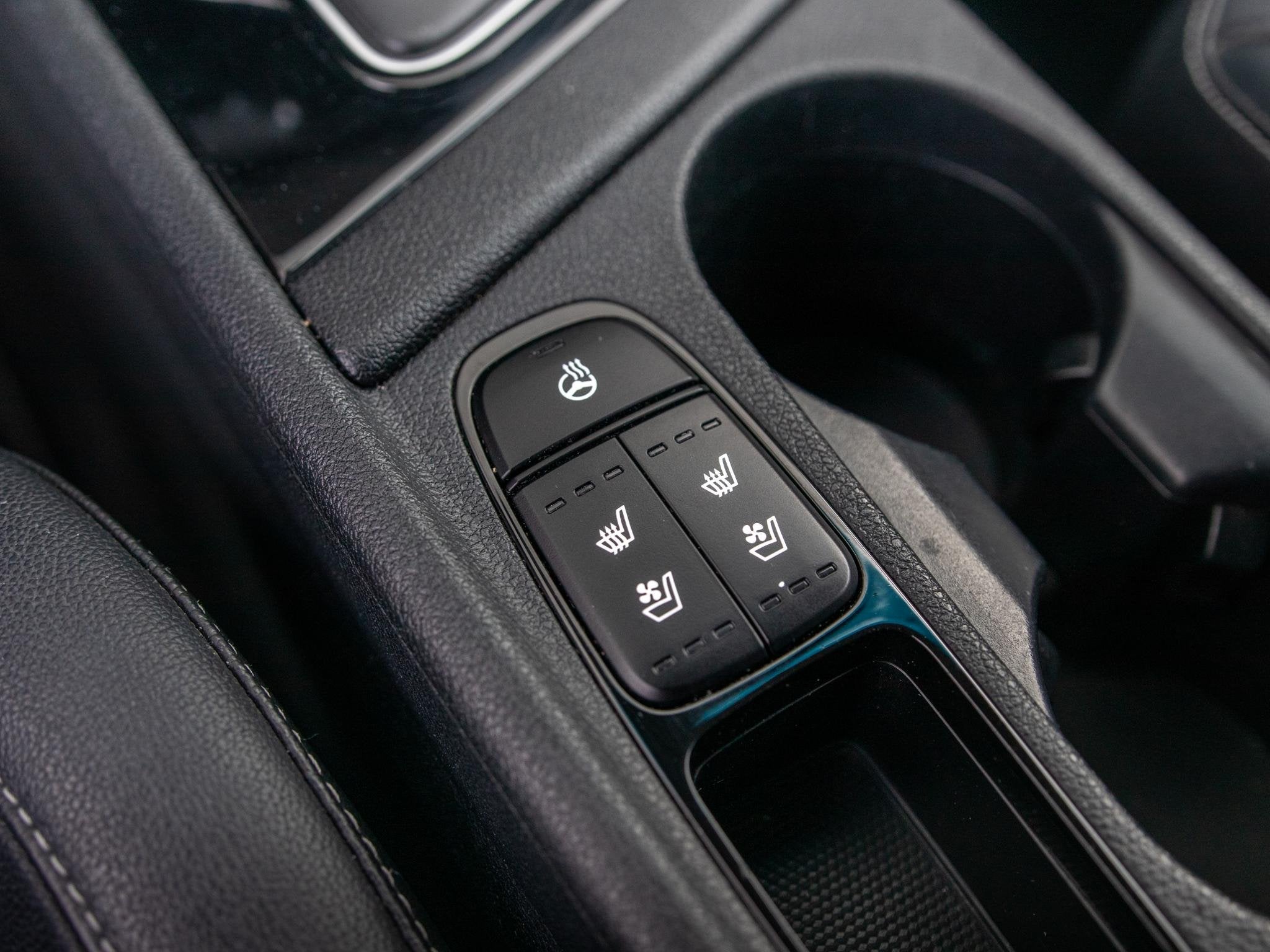 Foto 24 van Kia Niro 1.6 GDi Hybrid ExecutiveLine l lederen bekleding l