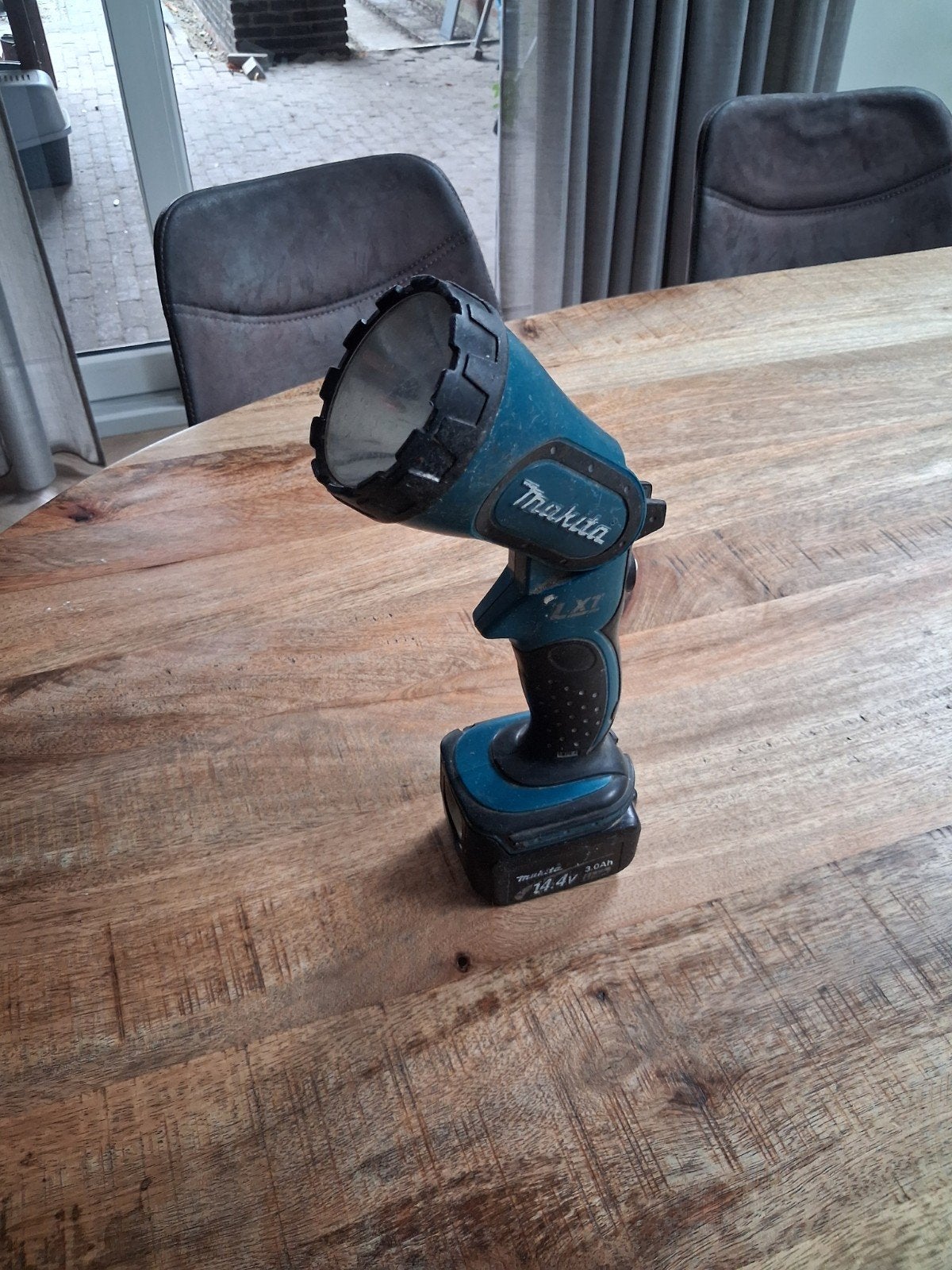 makita zaklamp met accu 14.4V, Ophalen of Verzenden, Gebruikt