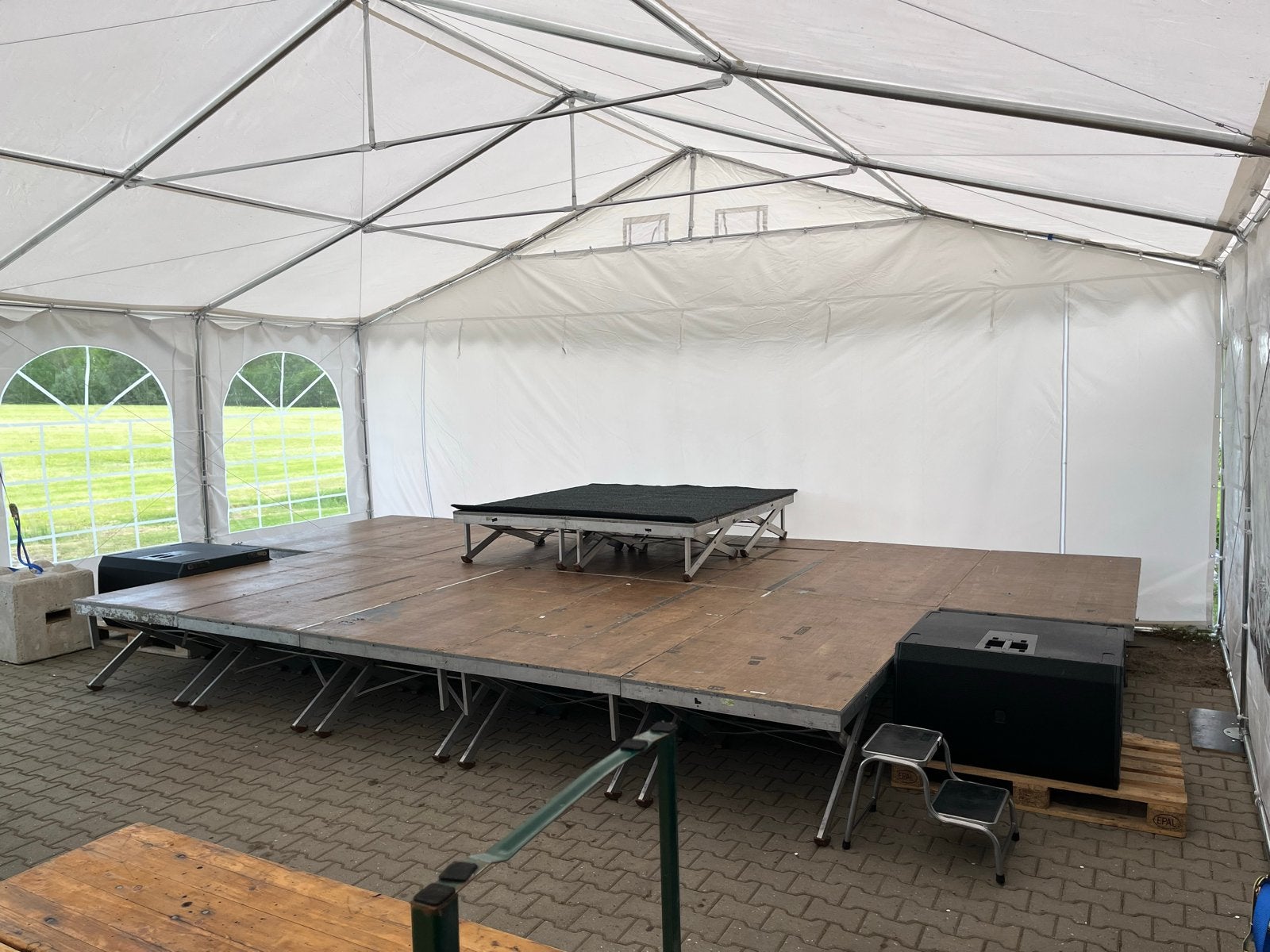 Podiumdelen te huur of te koop - 16 stuks, Ophalen, Gebruikt