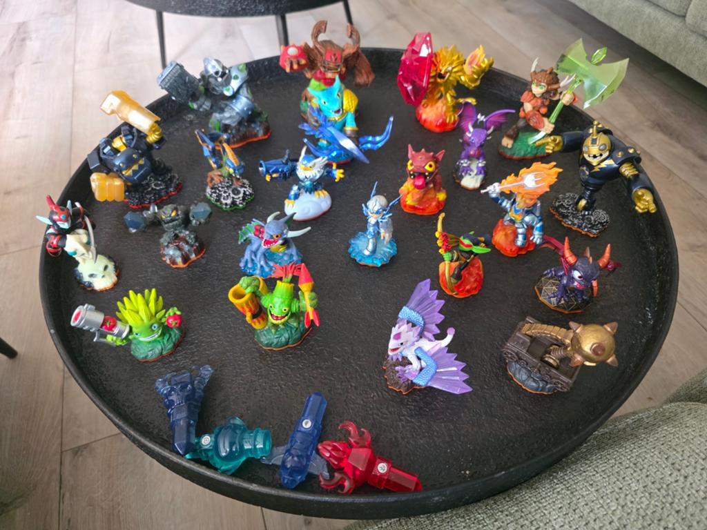 Skylanders 22 stuks, Avontuur en Actie, 2 spelers, Ophalen of Verzenden, Zo goed als nieuw