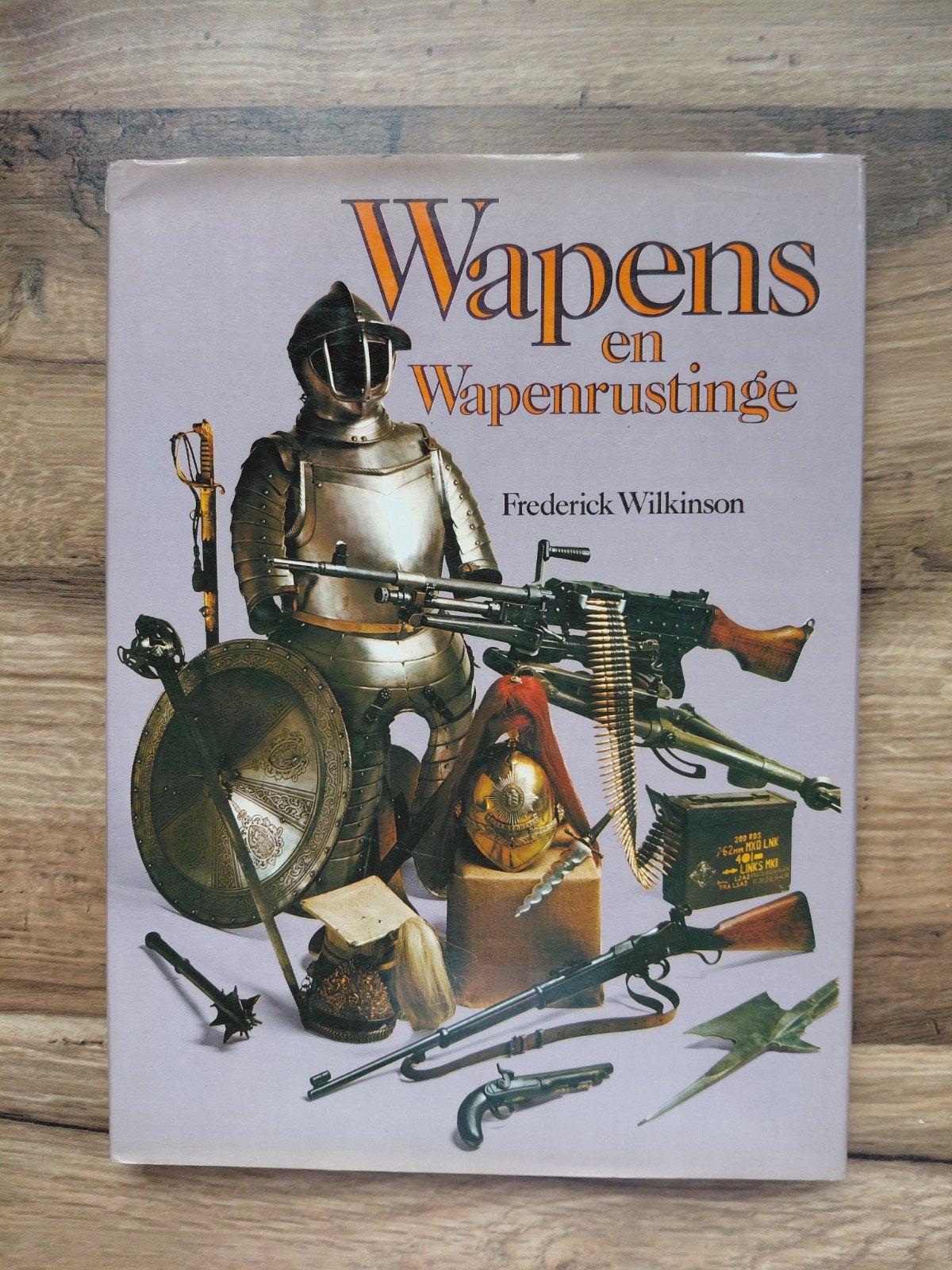 Boek: Wapens en Wapenrustingen - Frederick Wilkinson, Gelezen, Niet van toepassing, Ophalen of Verzenden, Frederick Wilkinson