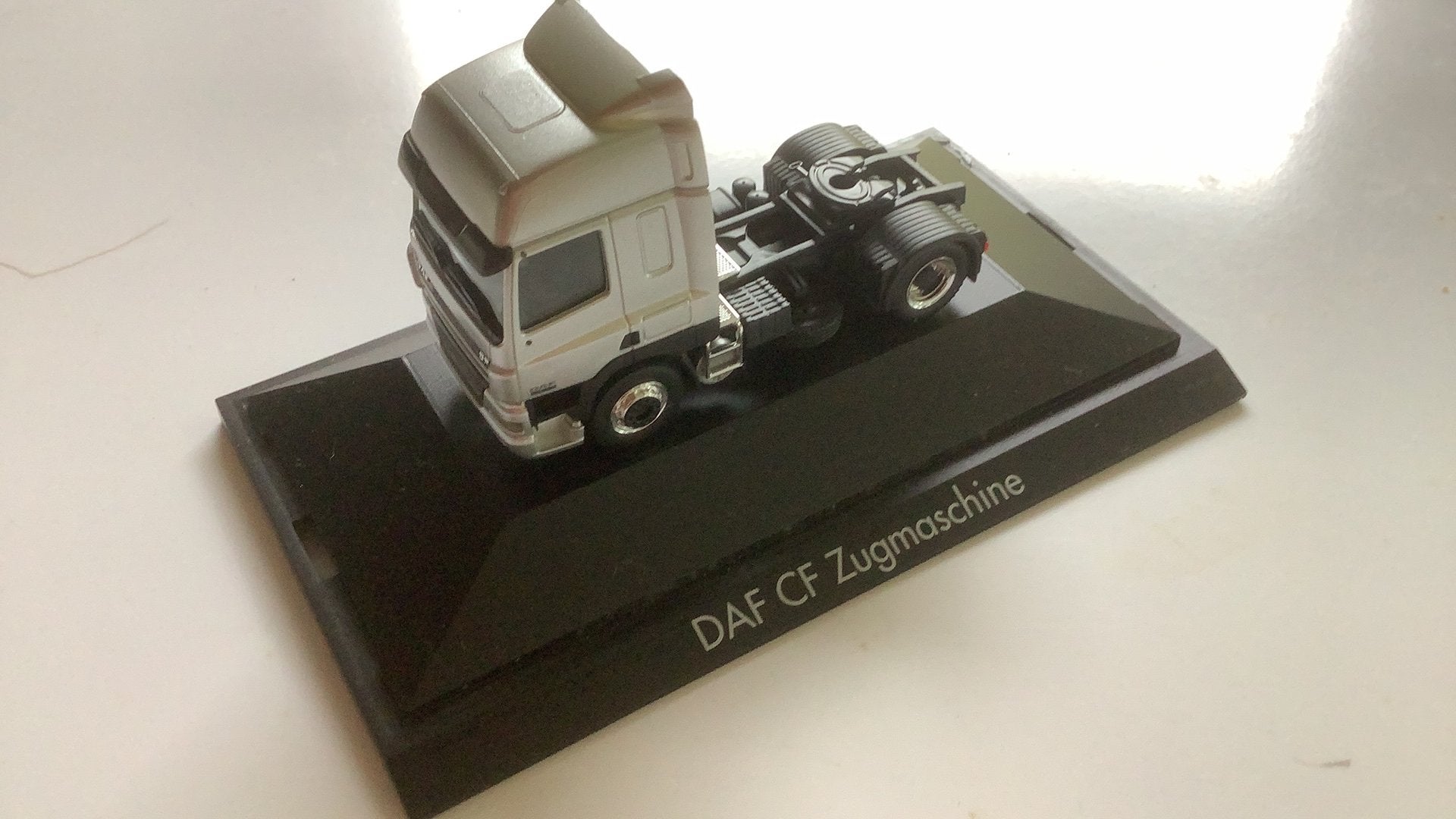 Herpa DAF CF Trekker. Nieuw in showcase. 1:87 H0, Ophalen of Verzenden, Zo goed als nieuw, Bus of Vrachtwagen, Herpa