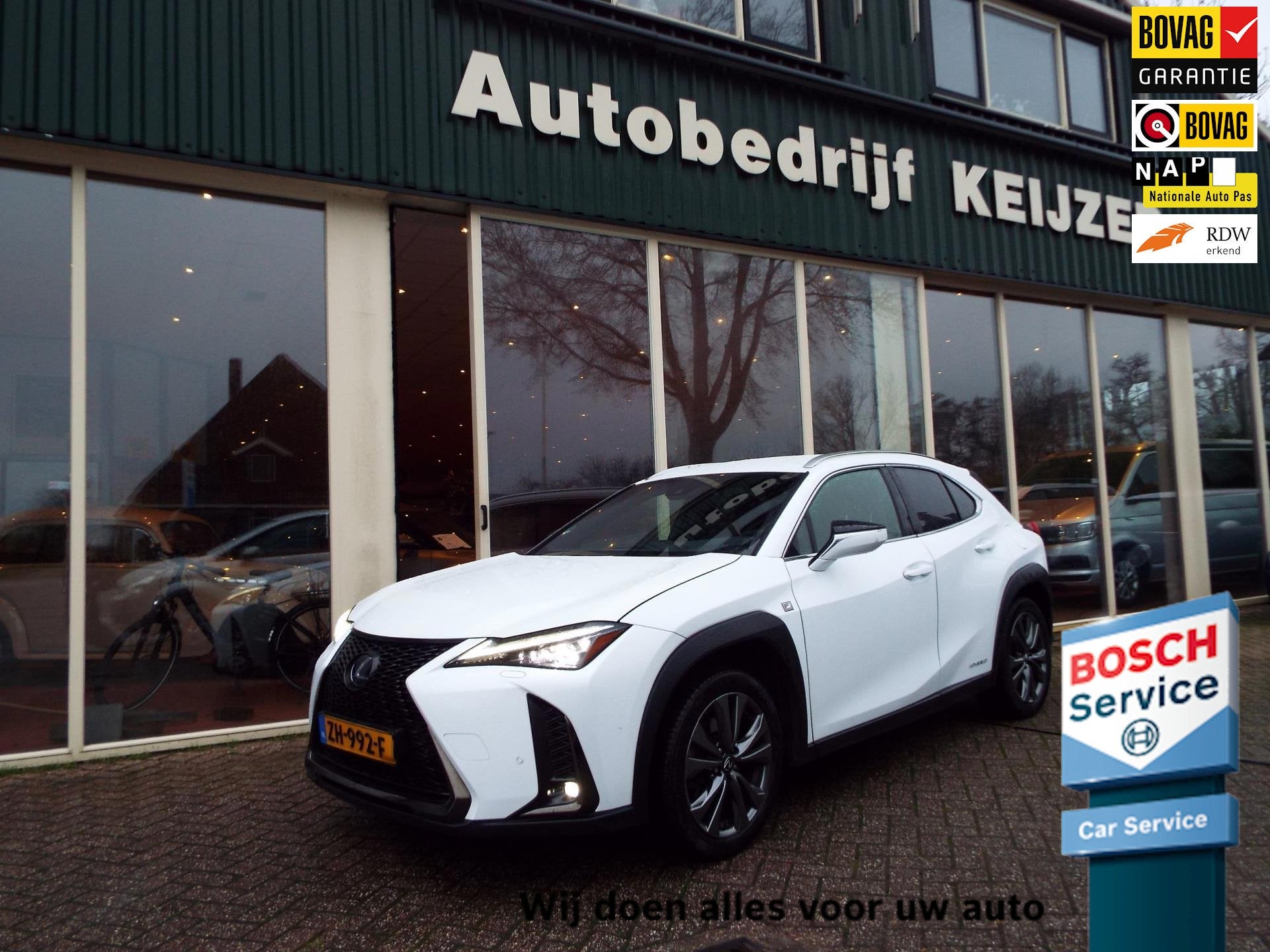Lexus UX 250h F Sport First Edition NL AUTO-TREKHAAK-LEER-ST, Dealer onderhouden, Gebruikt, 4 cilinders, Leder en Stof