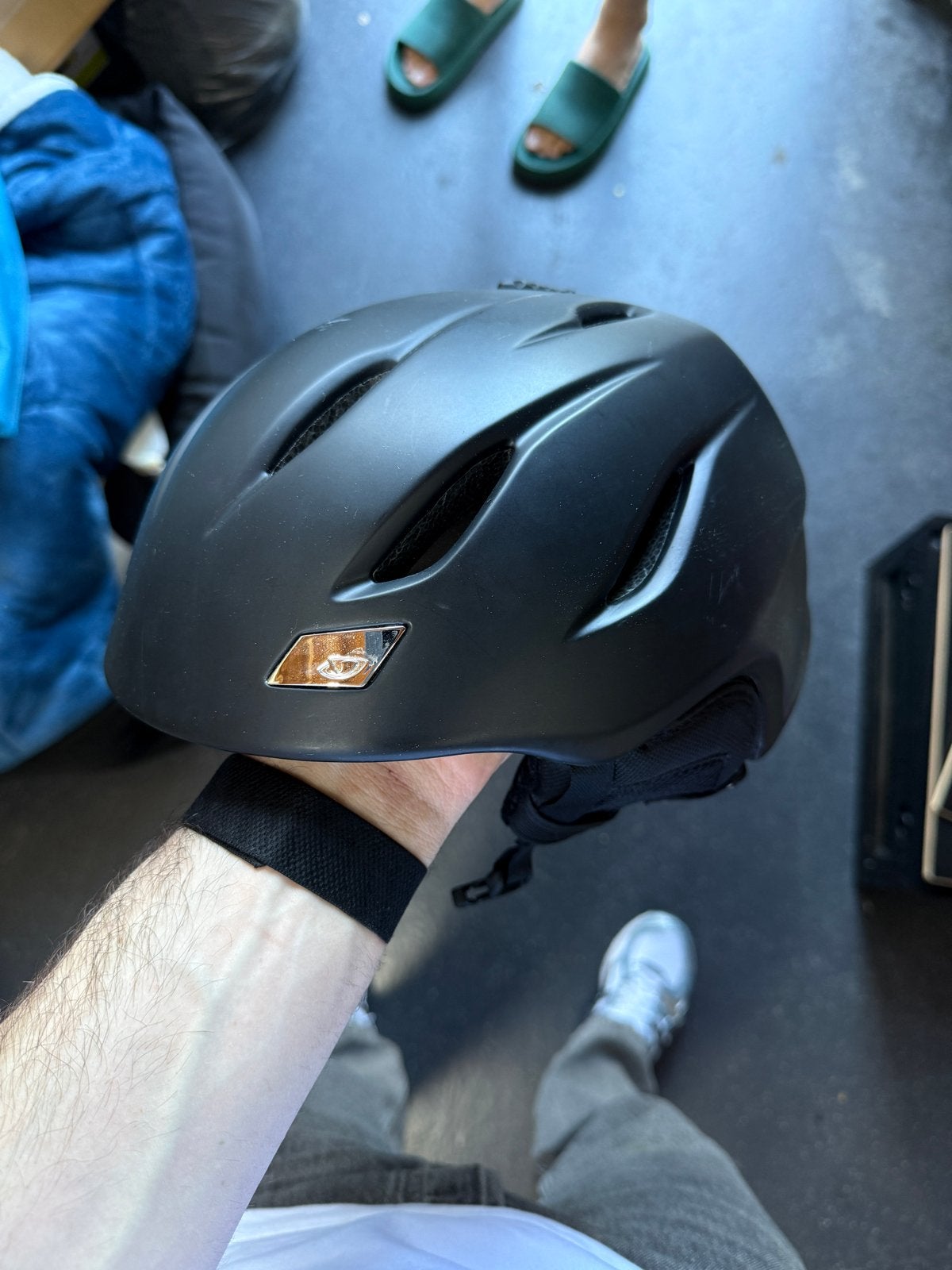 Giro skihelm - Zwart, comfortabel en veilig, Sport en Fitness, Gebruikt, Overige typen, Skiën, Minder dan 100 cm