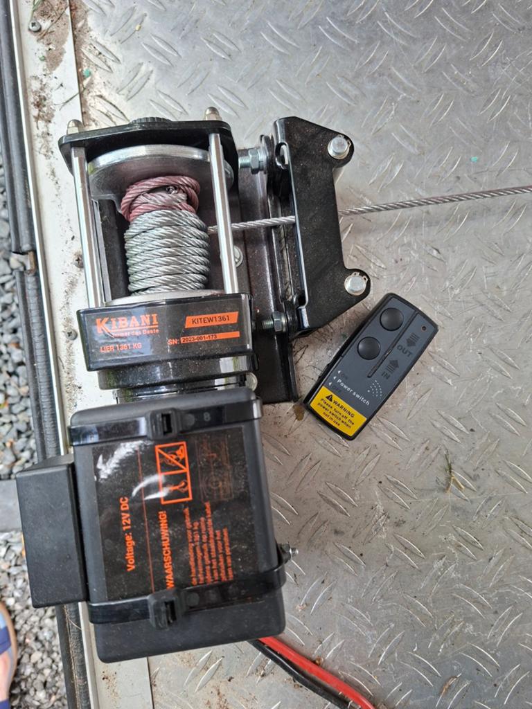 Kibani Lier 1361 KG 12V DC met afstandsbediening, Ophalen