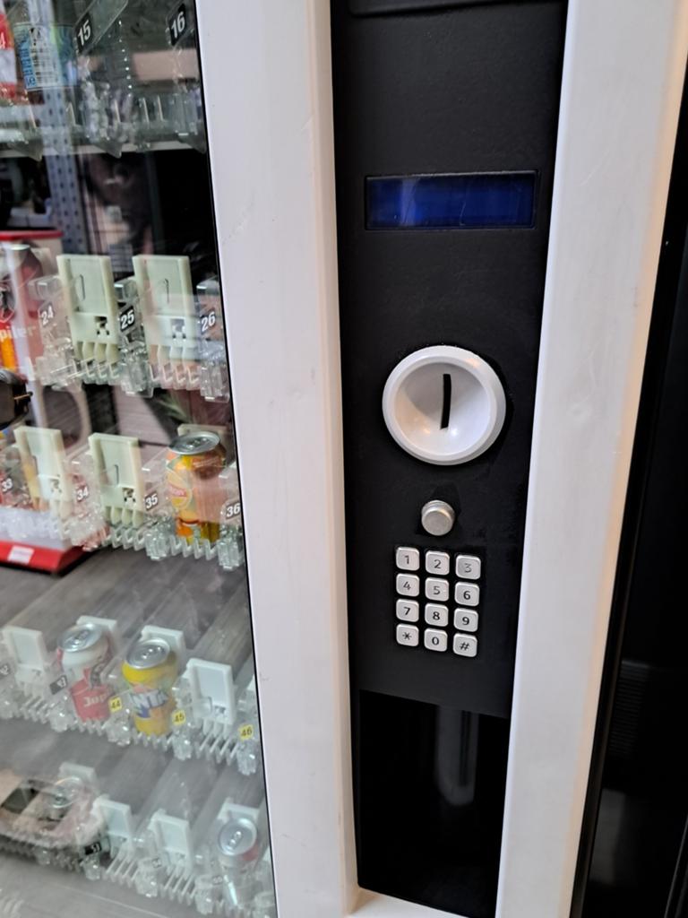 Vendo G6 frisdrank automaat, Ophalen