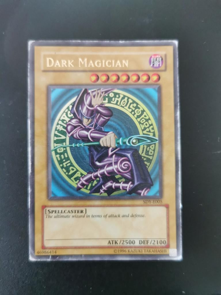 Yu-Gi-Oh! Dark Magician SDY-E005 - Spellcaster, Hobby en Vrije tijd, Verzamelkaartspellen | Yu-gi-Oh!, Gebruikt, Losse kaart, Ophalen of Verzenden