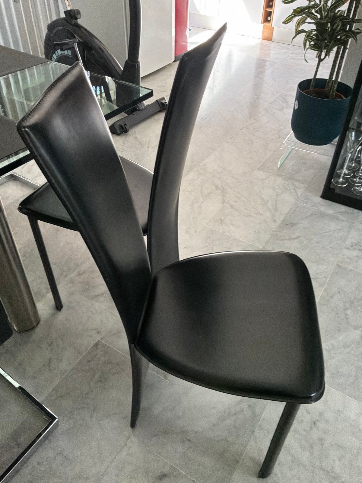 3 Zwarte lederen eetkamerstoelen - Overcompleet, Huis en Inrichting, Stoelen, Gebruikt, Drie, Zwart, Leer