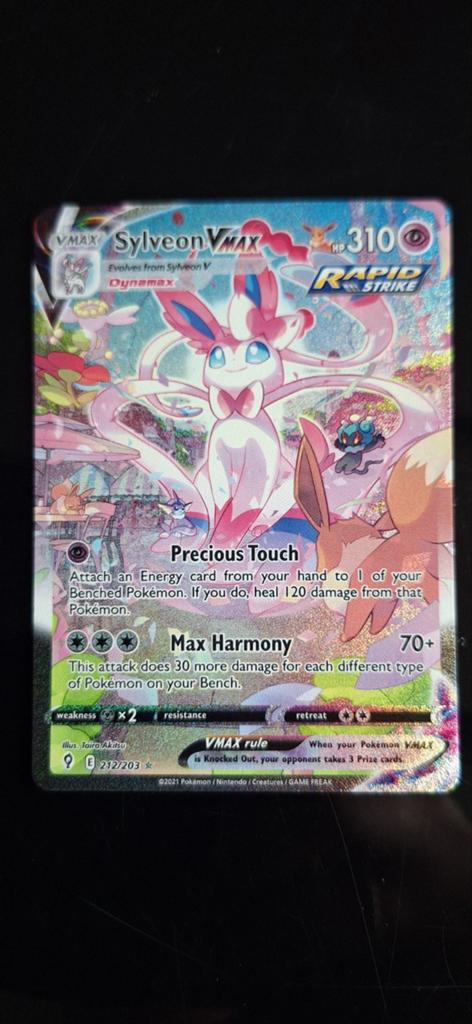Sylveon Evolving Skies 212, Hobby en Vrije tijd, Verzamelkaartspellen | Pokémon, Ophalen of Verzenden, Zo goed als nieuw