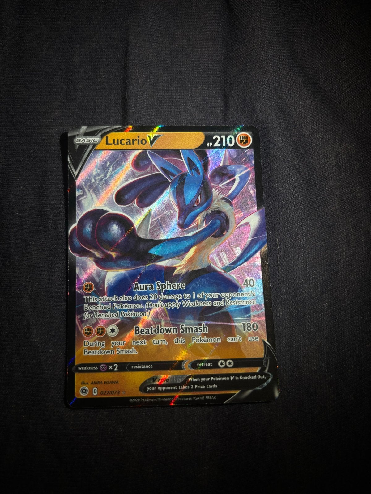 Lucario V Pokémon Kaart - Basic HP 210, Ophalen, Zo goed als nieuw, Losse kaart