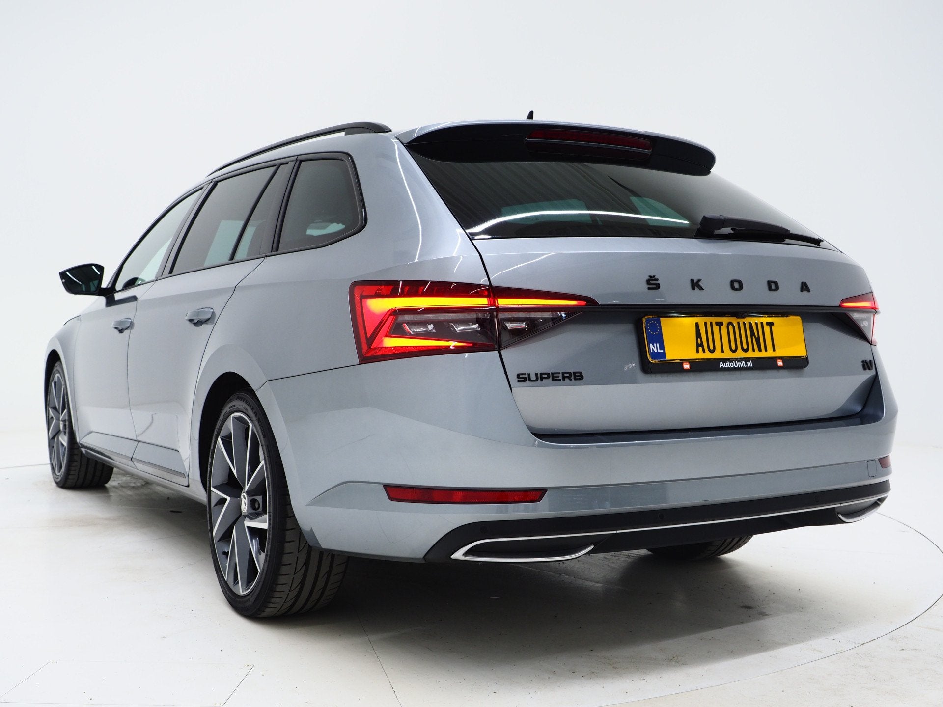 Skoda Superb Combi 1.4 TSI iV Sportline | Leder/Alcantara |, Auto's, Gebruikt, 4 cilinders, Automatische klimaatregeling, 1600 kg