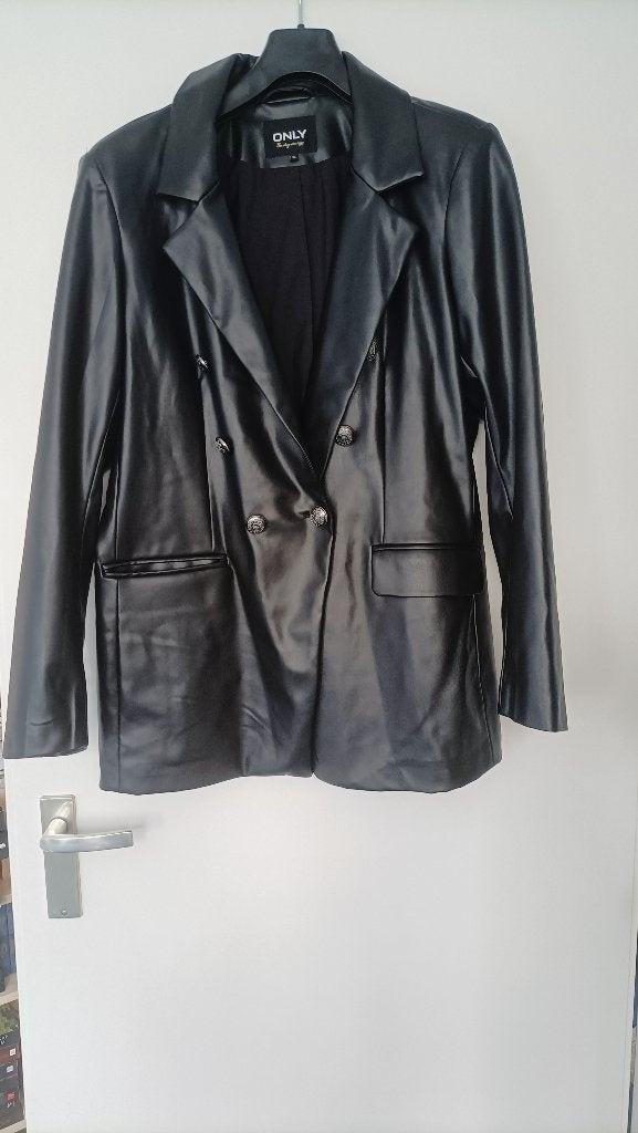 Zwarte nep leren jas. Merk Only. Maat XL. Zo goed als nieuw., Ophalen of Verzenden, Zo goed als nieuw, Maat 46/48 (XL) of groter