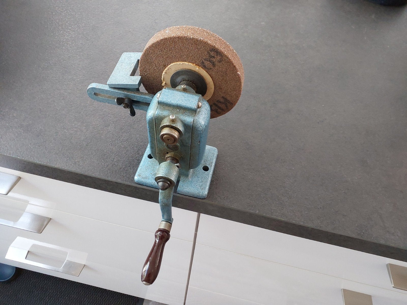 Vintage Vaste Slijpsteen Handmatig Bedienbaar. Ouderwetse kw, Ophalen of Verzenden, Gebruikt, Minder dan 700 watt, Werkbankslijpmachine
