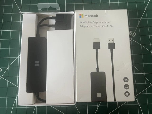 Microsoft 4K Wireless display adapter model 1942 V3 MIRACAST, Ophalen of Verzenden, Zo goed als nieuw, Minder dan 2 meter, Overige kabels