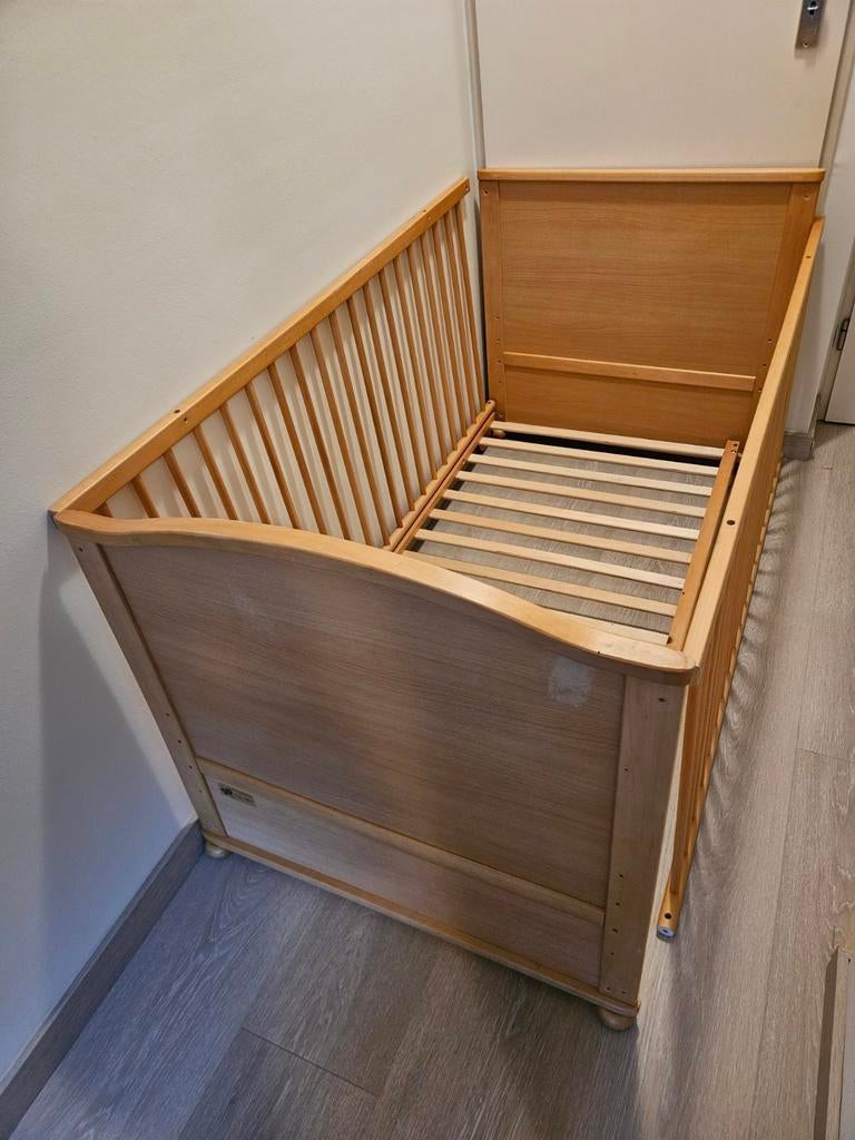 Houten babybedje / ledikant, Kinderen en Baby's, Ophalen, Gebruikt, Ledikant