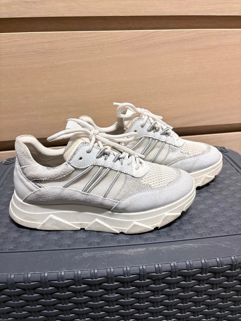 Witte leren sneakers - Zo goed als nieuw maat 38, Kleding | Dames, Schoenen, Ophalen of Verzenden, Zo goed als nieuw, Wit, Sneakers of Gympen