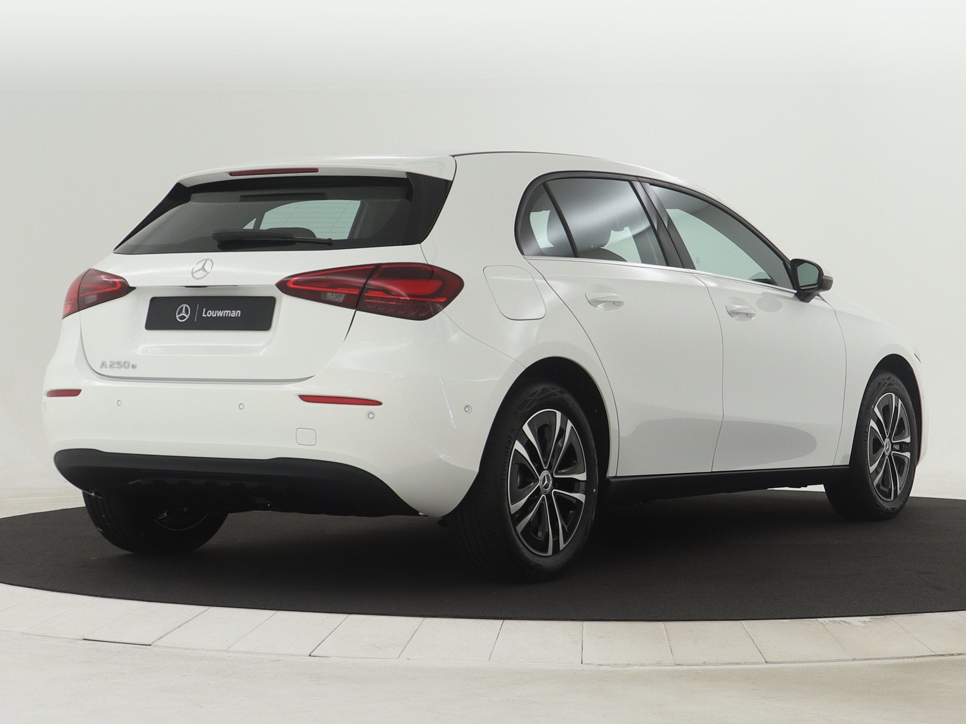Mercedes-Benz A-Klasse 250 e Star Edition LIMITED | Dodehoek, Auto's, Mercedes-Benz, 12 maanden, Gebruikt, 15 kWh, Leder en Stof
