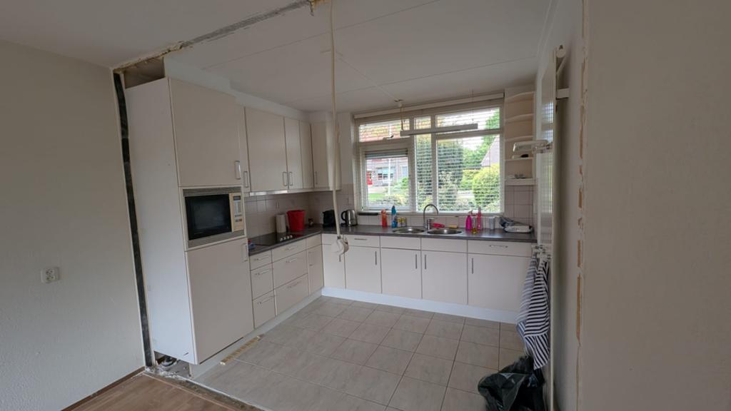 Gratis keuken, alles werkt, zelf demonteren, Huis en Inrichting, Keuken | Complete keukens, Gebruikt, Hoekkeuken, Crème, Kunststof