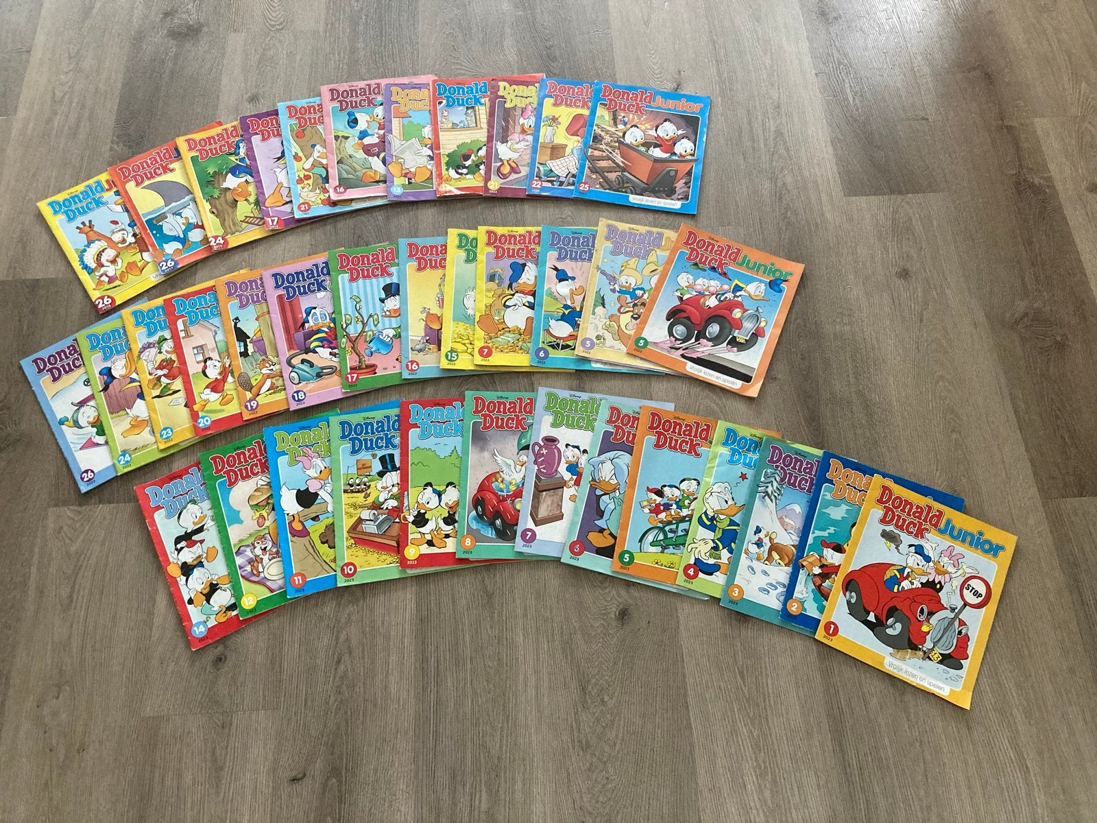 Donald Duck Junior, 37 tijdschriften. 1,50 euro p/s, Meerdere stripboeken, Ophalen of Verzenden, Gelezen