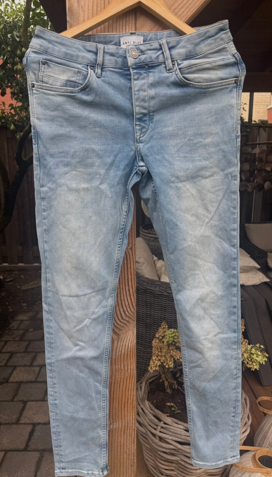 Skinny jeans lichtblauw - Anti Blue, Ophalen of Verzenden, Zo goed als nieuw, Blauw, W32 (confectie 46) of kleiner