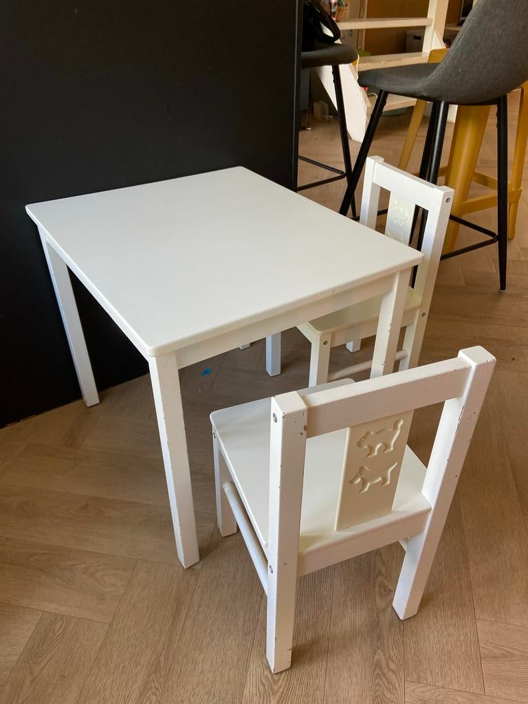 Witte kindertafel Ikea Kritter met 2 stoeltjes, Kinderen en Baby's, Kinderkamer | Tafels en Stoelen, Ophalen, Gebruikt, Tafel(s) en Stoel(en)