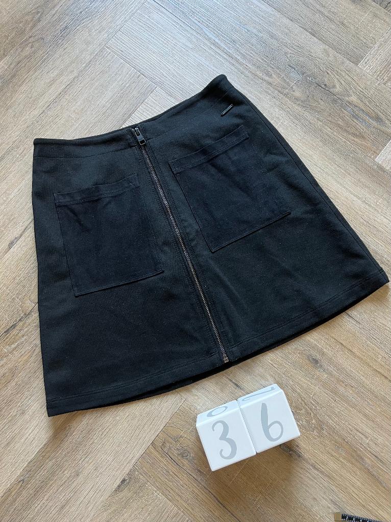 ZGAN zwart faux suede leer Calvin Klein mini rok a-lijn S 36, Zwart, Ophalen of Verzenden, Zo goed als nieuw, Maat 36 (S)