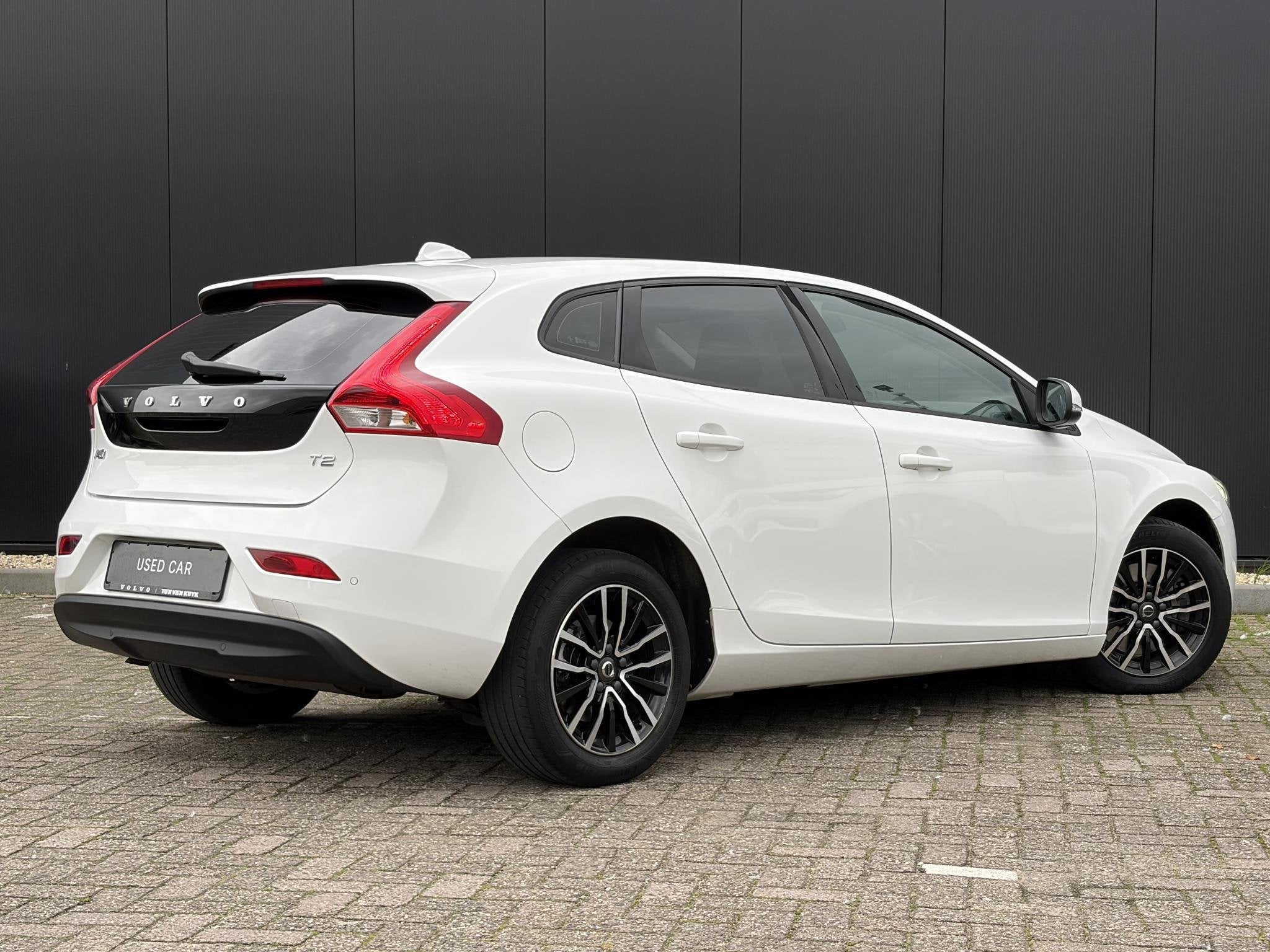 Volvo V40 1.5 T2 Polar+ Automaat / Navi / Bluetooth / Parkee, Auto's, Verwarmde buitenspiegels, Euro 6, 700 kg, Leder en Stof
