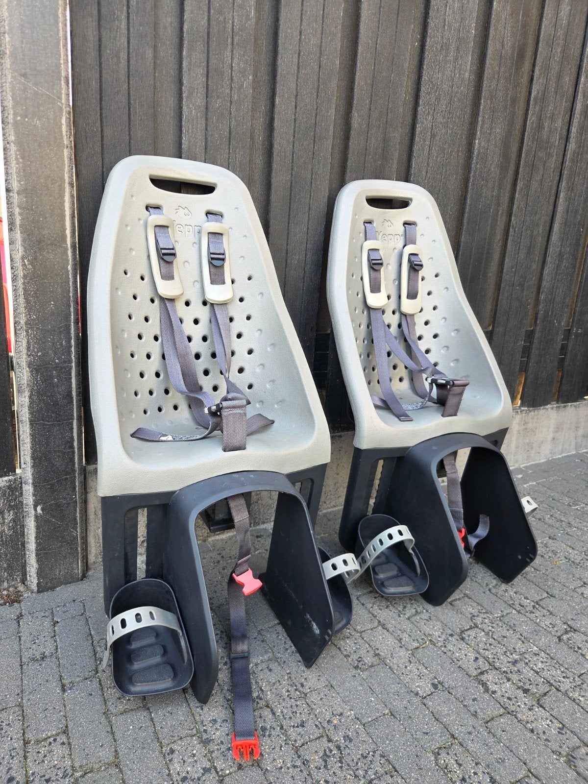 Twee Yepp achterzitjes voor fiets - Zo goed als nieuw, Achterzitje, Voetsteuntjes, Yepp, Ophalen of Verzenden