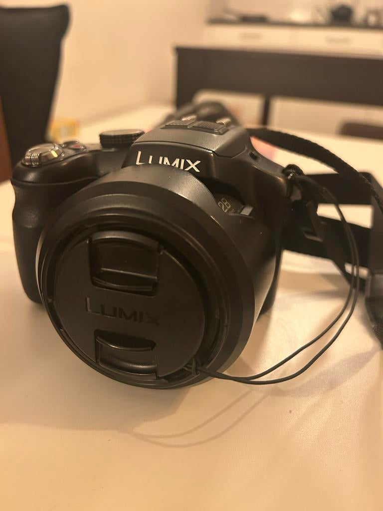 Panasonic Lumix FZ200 met 3 accu's en lader, Audio, Tv en Foto, Fotocamera's Digitaal, Gebruikt, Compact, Ophalen of Verzenden