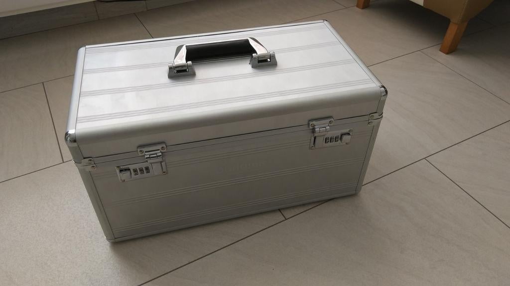 Aluminium Beautycase - Stijlvol en Stevig, Ophalen, Zo goed als nieuw, Grijs, Met slot