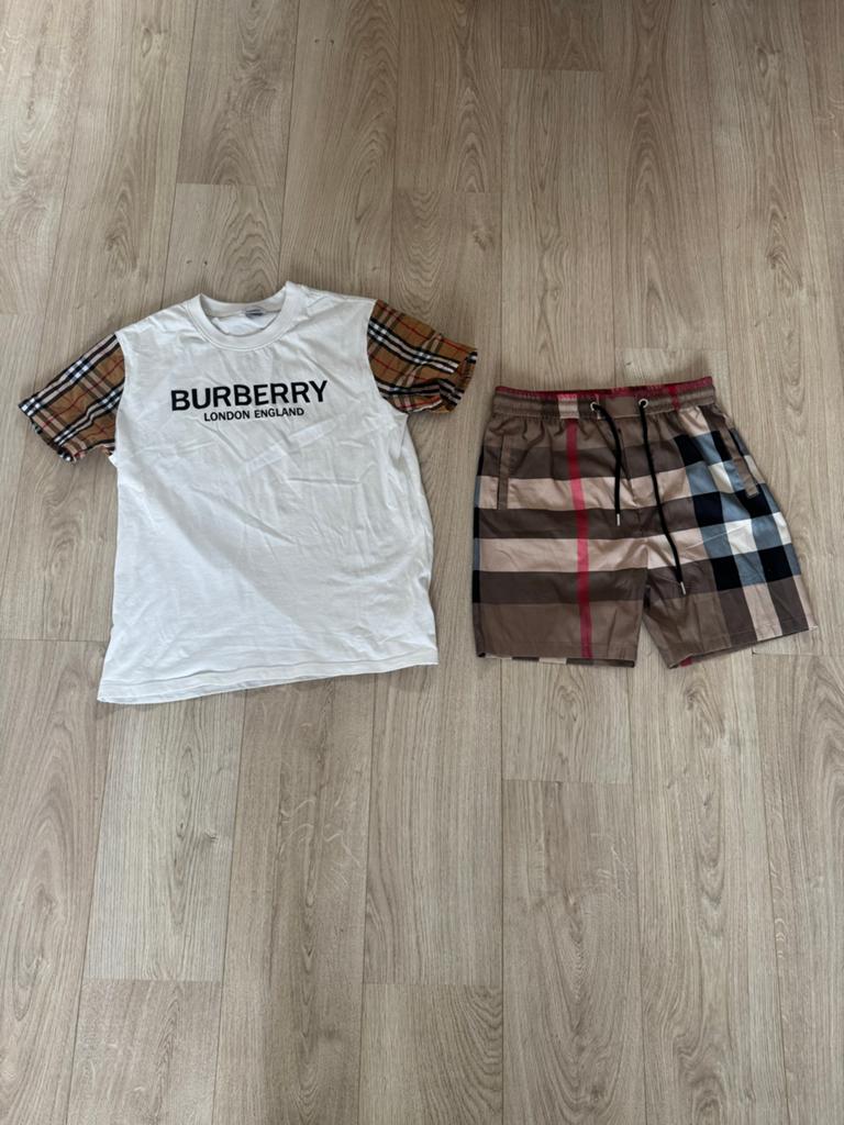 Nieuw Burberry Zomer Setje - T-shirt & Korte Broek, Kleding | Heren, T-shirts, Ophalen of Verzenden, Zo goed als nieuw, Overige maten