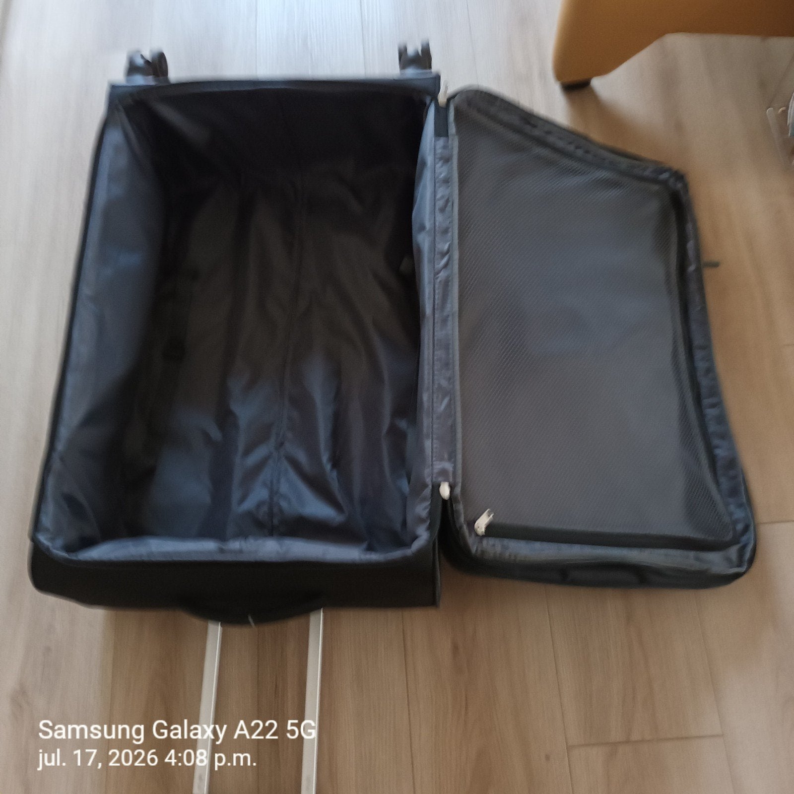 Zwarte American Tourister koffer met wieltjes, Ophalen, Wieltjes, Hard kunststof, Nieuw