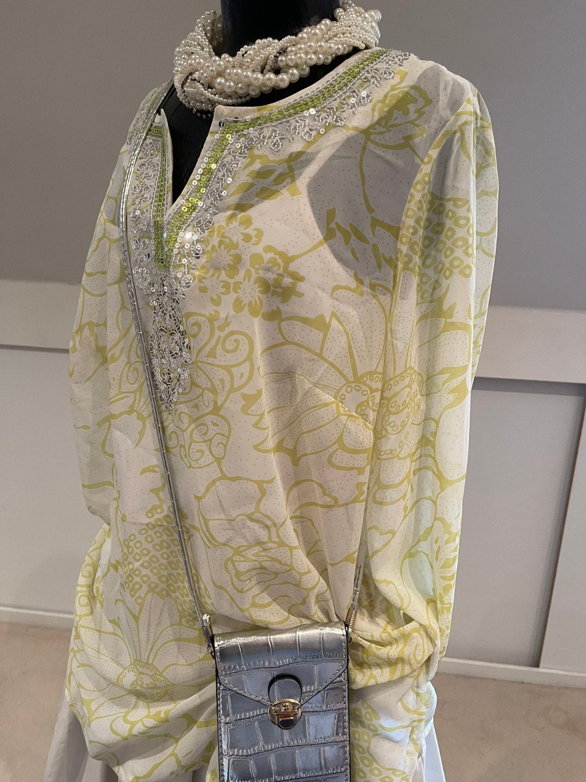 Chique tuniek met pailletten en bloemenprint, Kleding | Dames, Ophalen of Verzenden, Zo goed als nieuw, Maat 42/44 (L), Geel