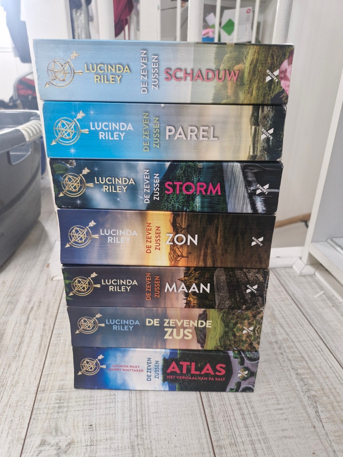 De Zeven Zussen serie - Lucinda Riley, 7 boeken, boek 2 tm 8, Ophalen of Verzenden, Gelezen, Lucinda Riley, Nederland