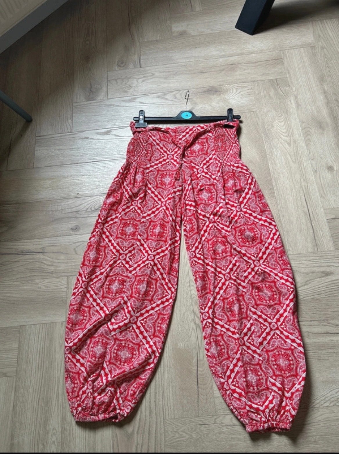 Rainbow Rode Paisley Broek Maat 38/40 (M), Kleding | Dames, Broeken en Pantalons, Maat 38/40 (M), Ophalen of Verzenden, Zo goed als nieuw