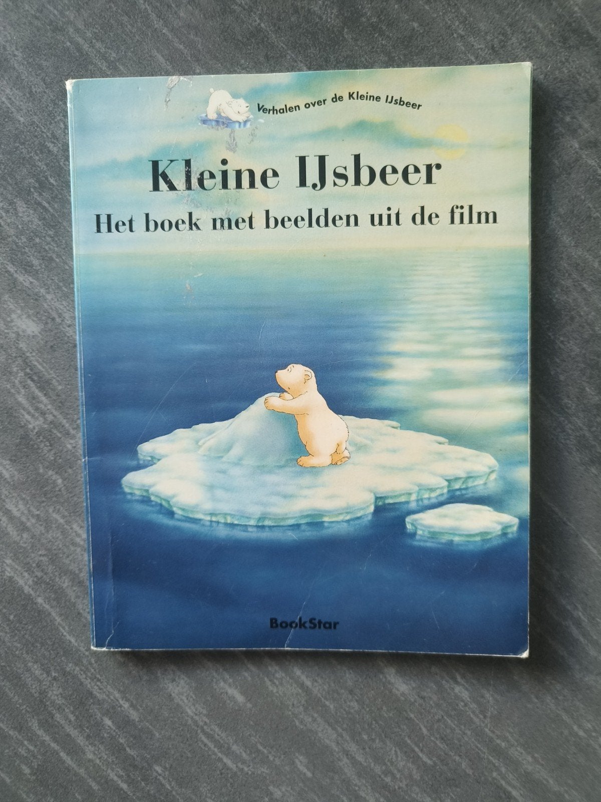 Kleine IJsbeer het boek met beelden uit de film, Ophalen of Verzenden, Zo goed als nieuw, Hans de Beer; Tjalling Bos
