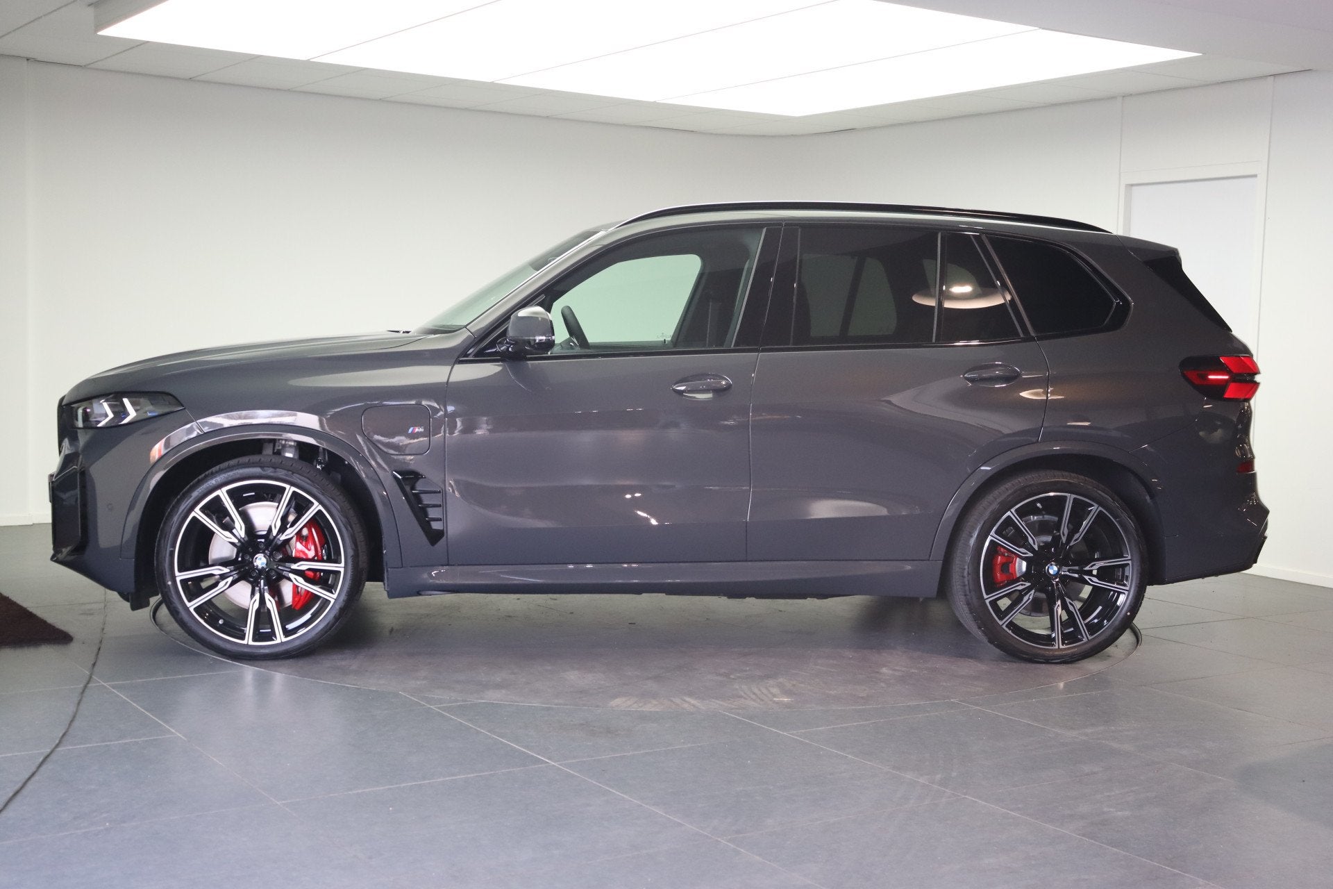BMW X5 xDrive50e High Executive M Sport Automaat / Panoramad, Auto's, Stoelverwarming, 2395 kg, Met garantie (alle), Vierwielaandrijving
