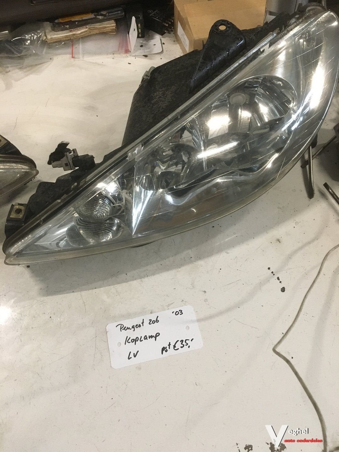 Peugeot 206 1.4 2003  Koplamp Links of Rechts