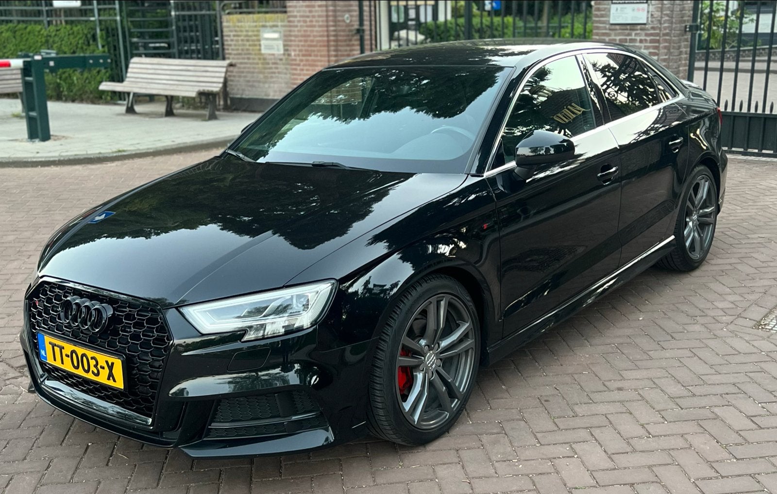 Audi A3 1.5 Tfsi 3x Sline CoD Ultra 150pk S Tronic garantie, Auto's, Audi, 1498 cc, 4 cilinders, Bi-Xenon koplampen, Leder en Stof