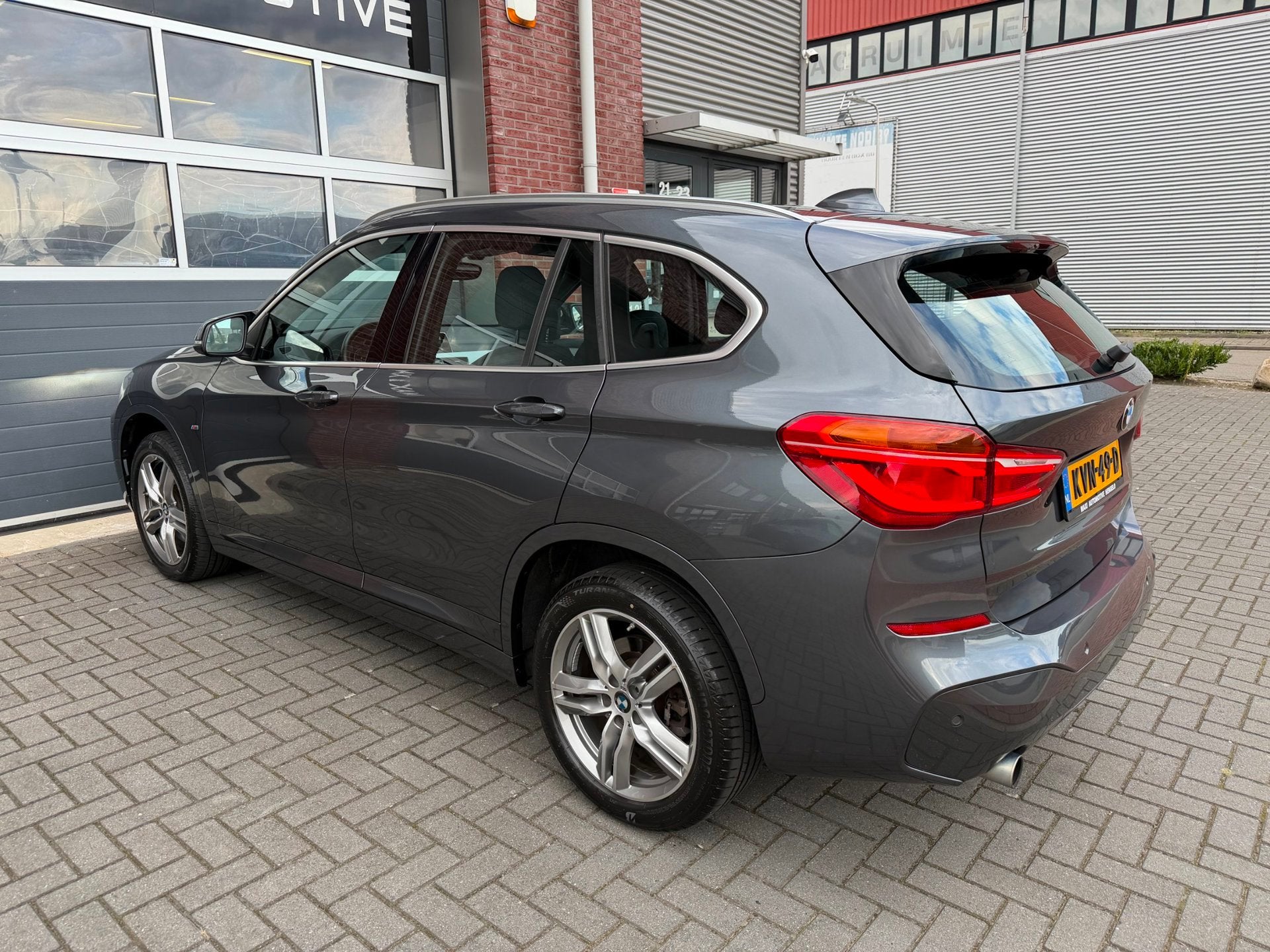 BMW X1 xDrive20i M-Sport LED ACC Camera Trekhaak Lane DAB, Auto's, Gebruikt, 2000 kg, Alcantara, Bedrijf